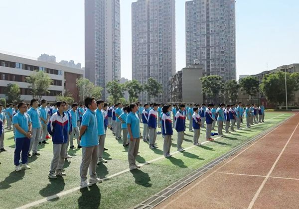 筑牢安全防线 守护青春成长
